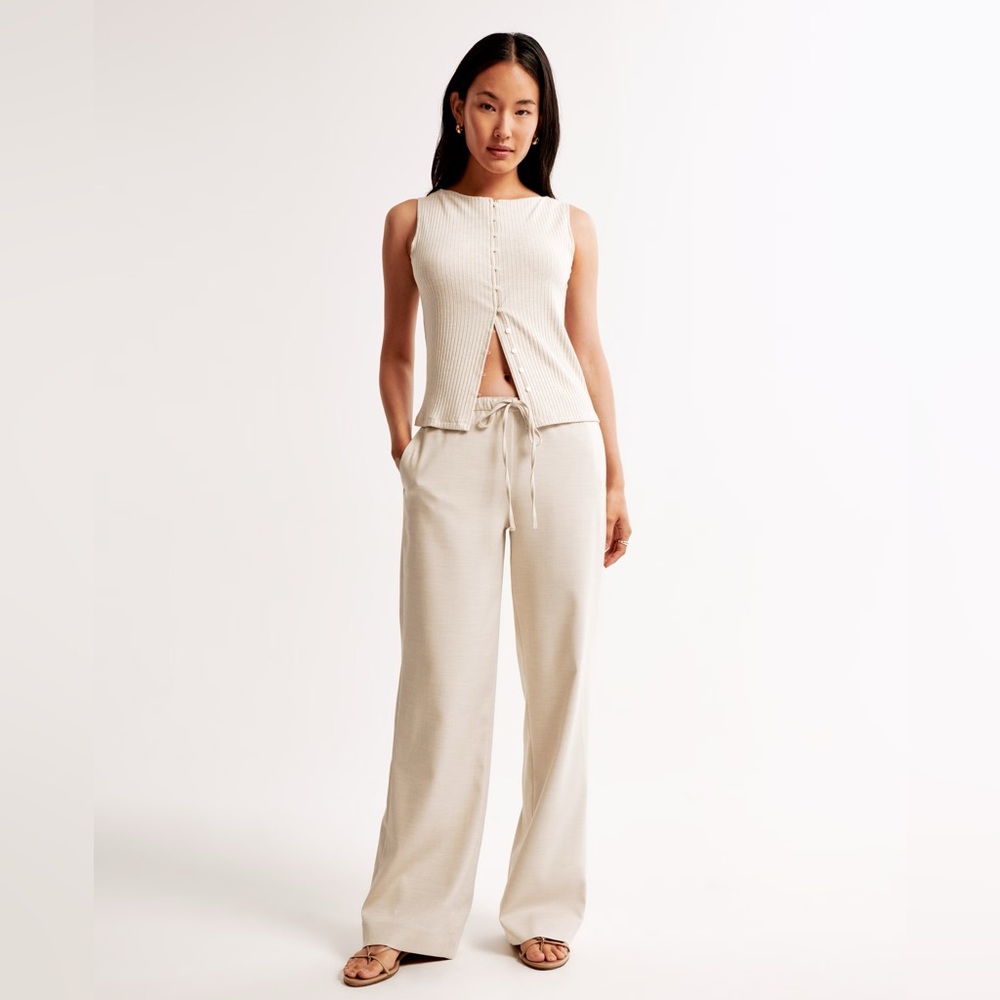 Abercrombie menswear pull-on pant color oatmeal size small. NWOT.